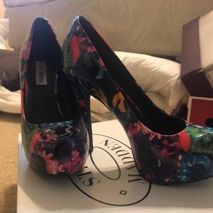 Adorable Steve Madden floral stilettos